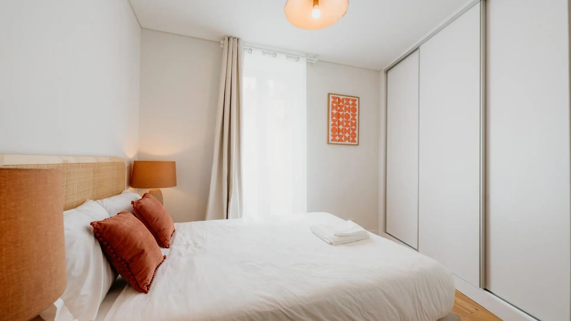 Mary Orange - No 236 Rc D - Contemporary Two-Bedroom Haven リスボン ポルトガル